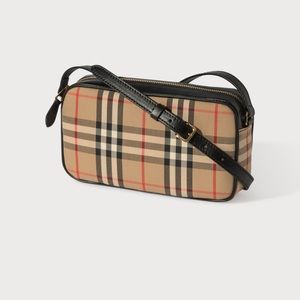 Burberry camera bag in excellent condition comes with original dust bag